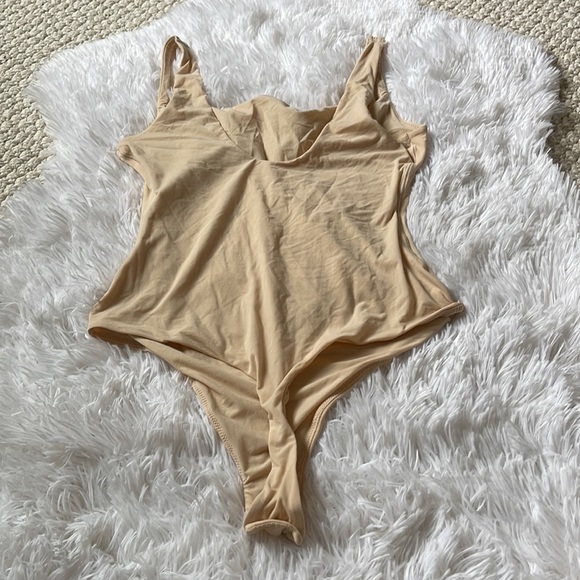 SKIMS FITS EVERYBODY SQUARE NECK BODYSUIT - Picture 5 of 8